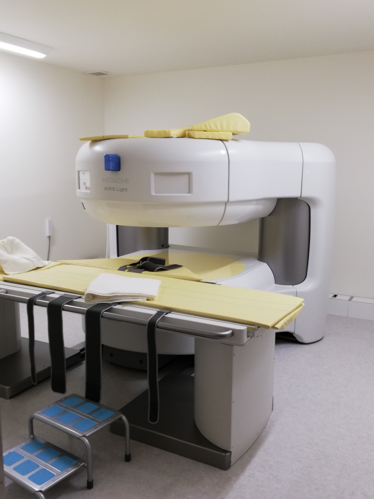 エメラルド整形外科疼痛クリニックでに常設しているオープン型MRI